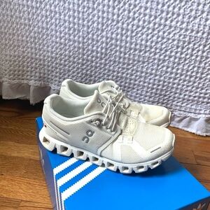 On cloud 5 women’s sneakers
